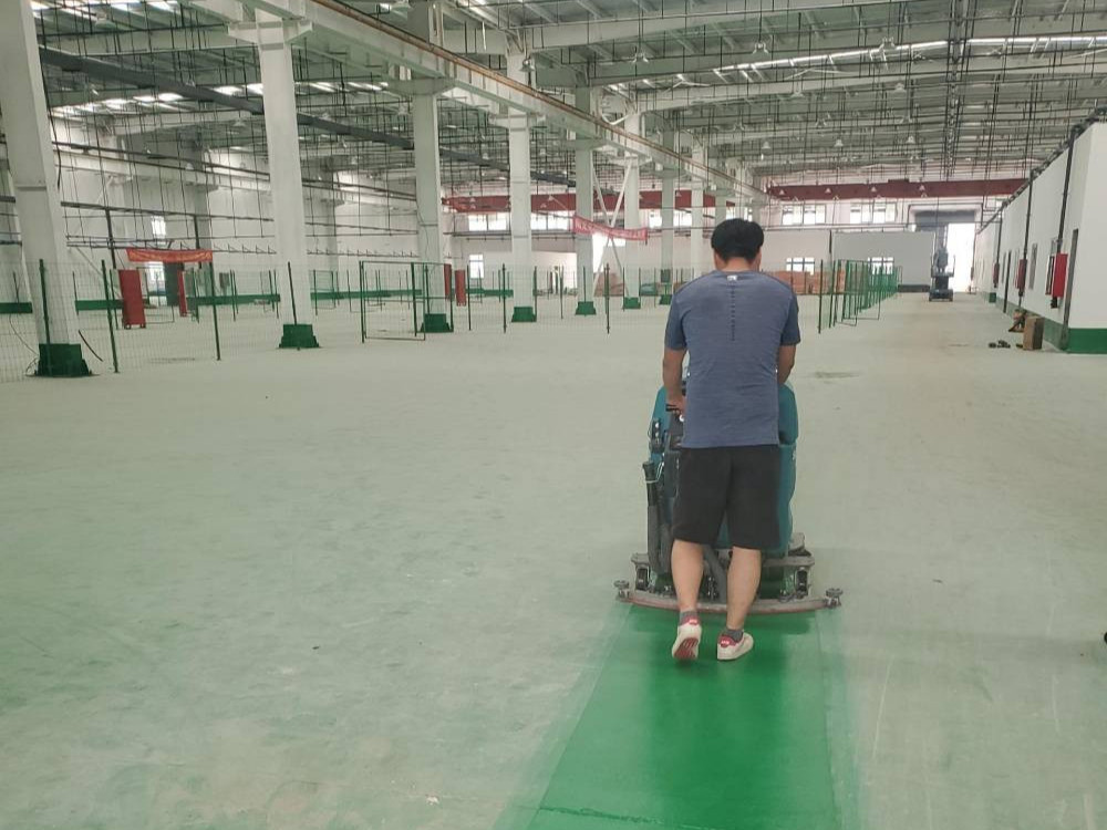 地下車庫使用洗地機時應(yīng)注意什么？