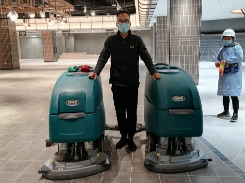大型商場洗地機(jī)使用時要注意什么？