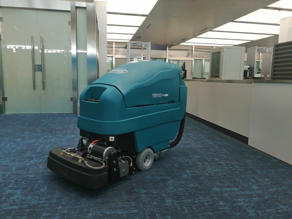 不洗不凈，洗地機(jī)讓電競酒店“亮起來”