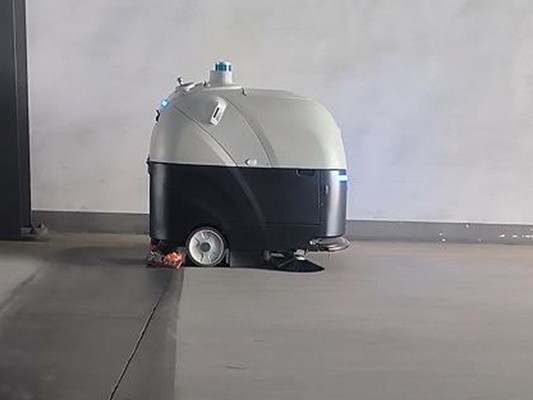 驚爆！坦力工廠自動(dòng)掃地機(jī)器人，怎樣讓 6 千平汽車(chē)車(chē)間一塵不染？