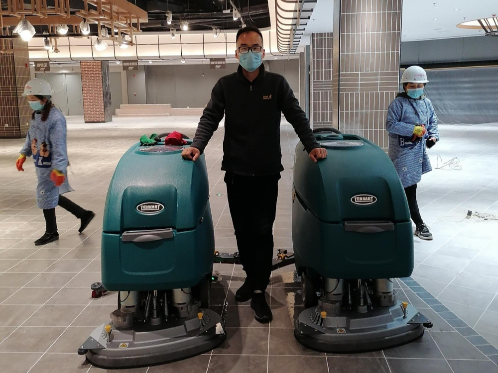 手推式洗地機和駕駛式洗地機有什么區(qū)別？