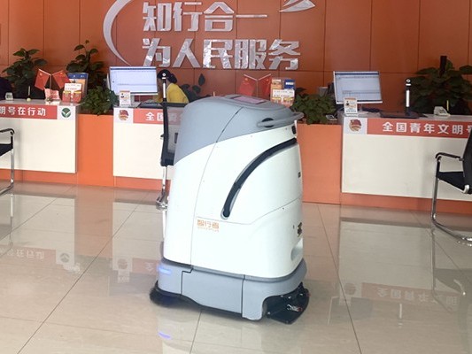 這臺工業(yè)用自動掃地機器人成清潔大贏家，一棟樓都被它 “征服”