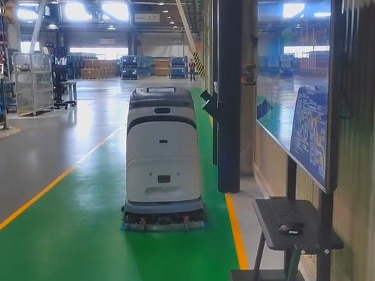 坦力工廠洗地機(jī)器人：80kg 重壓之下，讓環(huán)氧地坪 “逆生長(zhǎng)”